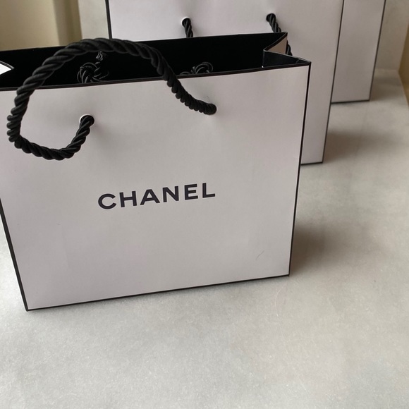 2 x Chanel Mini Paper Shopping Bags - Picture 2 of 5